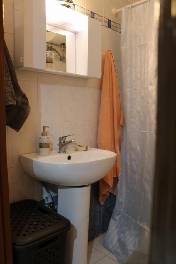 Semi-Basement 50Sqm Apartment Near Kos Citycenter Ngoại thất bức ảnh